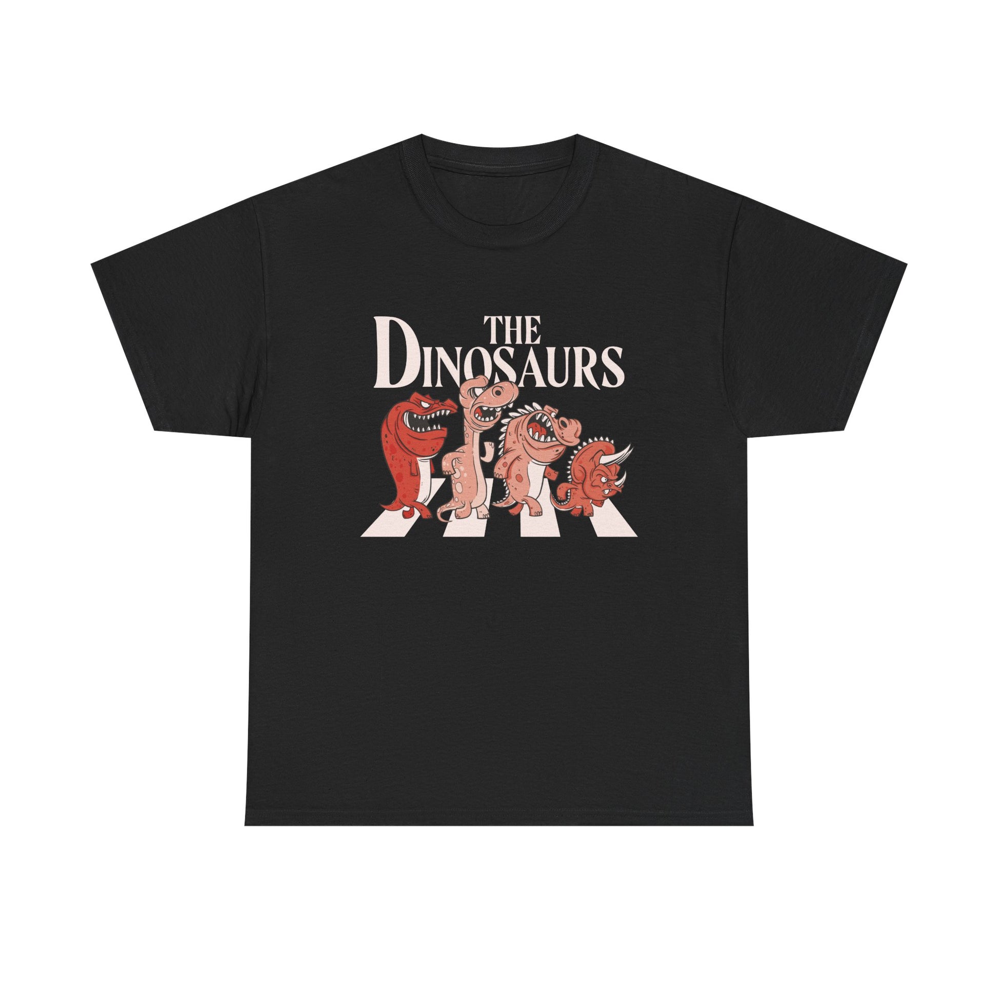 Schwarzes T Shirt mit Frontdesign inspiriert vom Beatles Abbey Road Albumcover. Vier bunte Dinosaurier marschieren als Comicfiguren über einen Zebrastreifen unter dem Schriftzug The Dinosaurs.