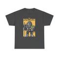 Dunkelgraues T Shirt mit Cartoon eines Mandalorian-Kriegers mit Baby-Alien im Arm. Gelber Hintergrund, Text: The Papalorian.