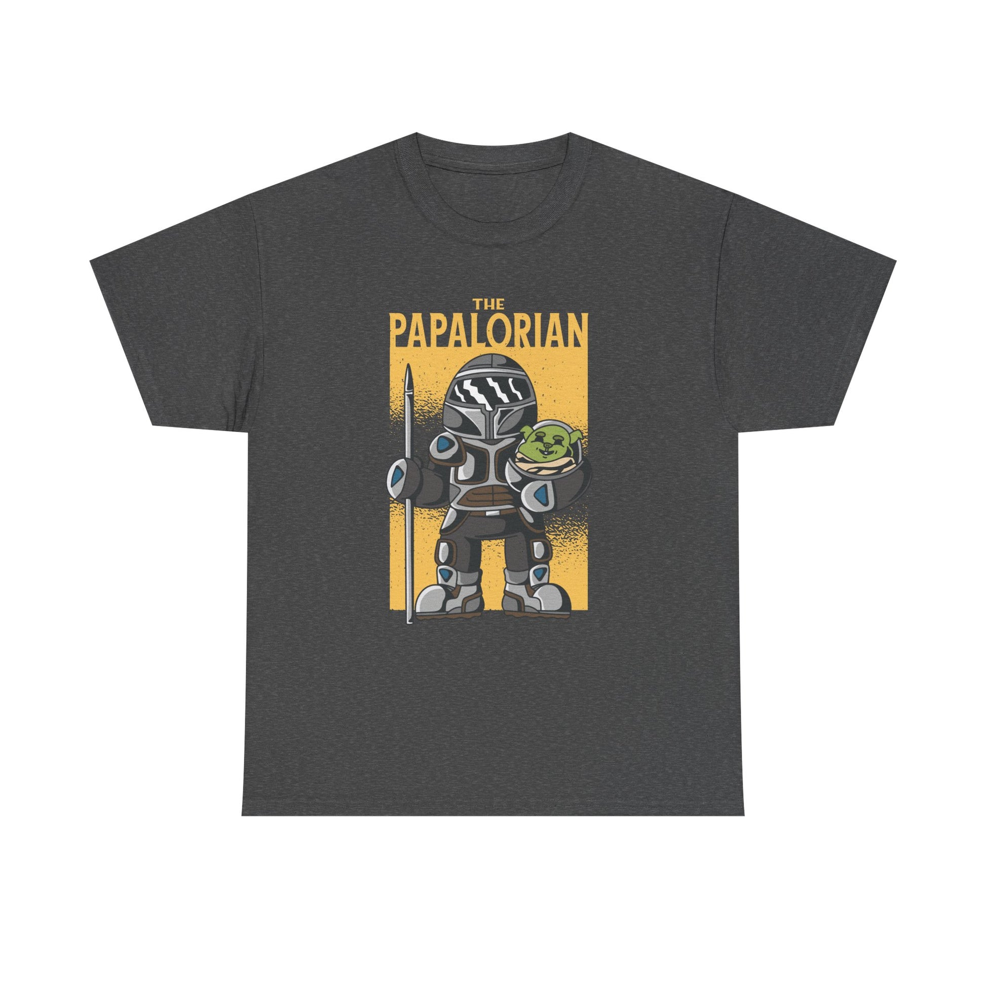Dunkelgraues T Shirt mit Cartoon eines Mandalorian-Kriegers mit Baby-Alien im Arm. Gelber Hintergrund, Text: The Papalorian.
