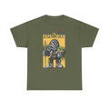 Militärgrünes T Shirt mit Cartoon eines futuristischen Kriegers mit Baby-Alien. The Papalorian – Sci-Fi Parodie.