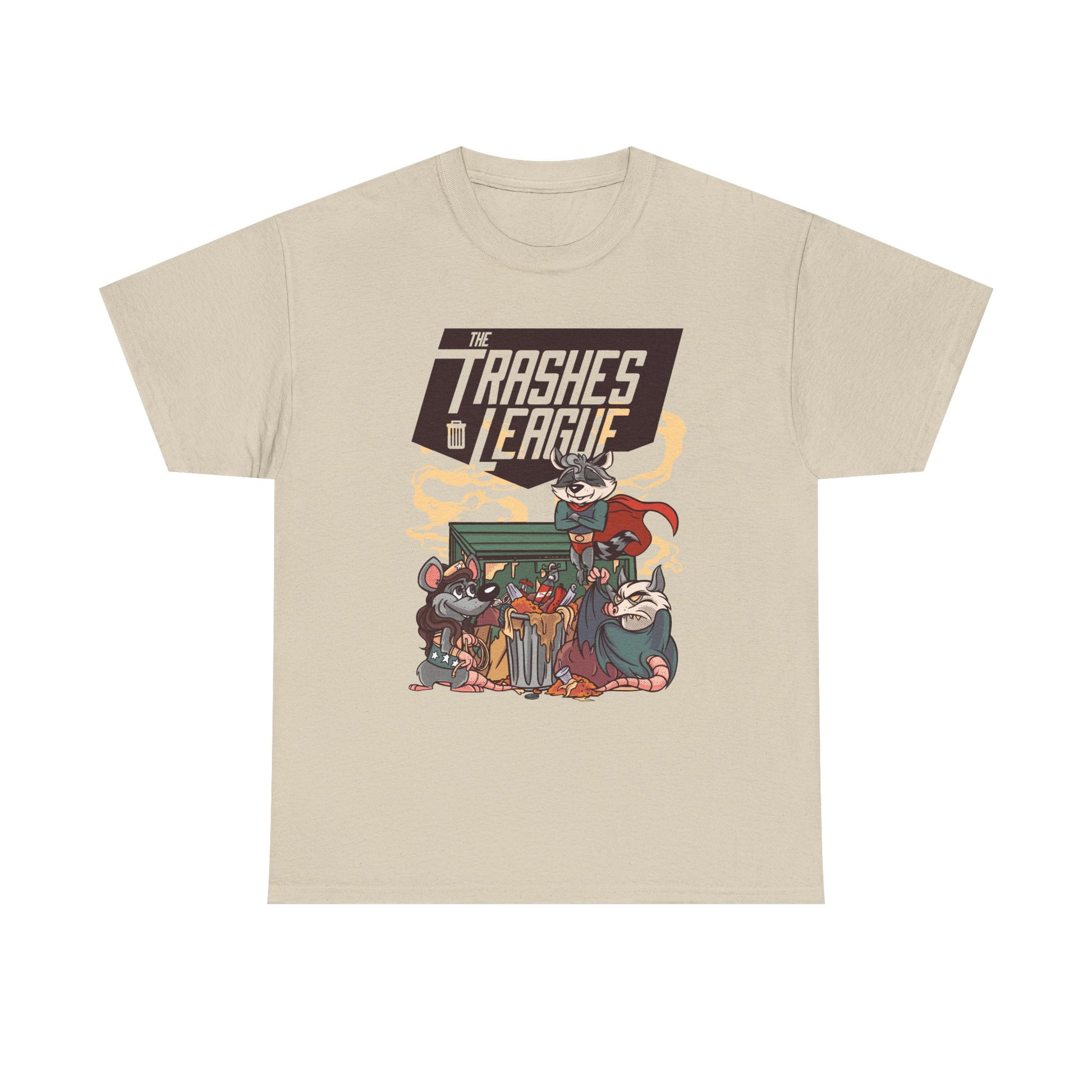 Sandfarbenes Shirt mit kreativer Tierillustration. Die „Trashes League“ mischt Superhelden-Ikonen mit Müllplatz-Charme – tierisch gut.