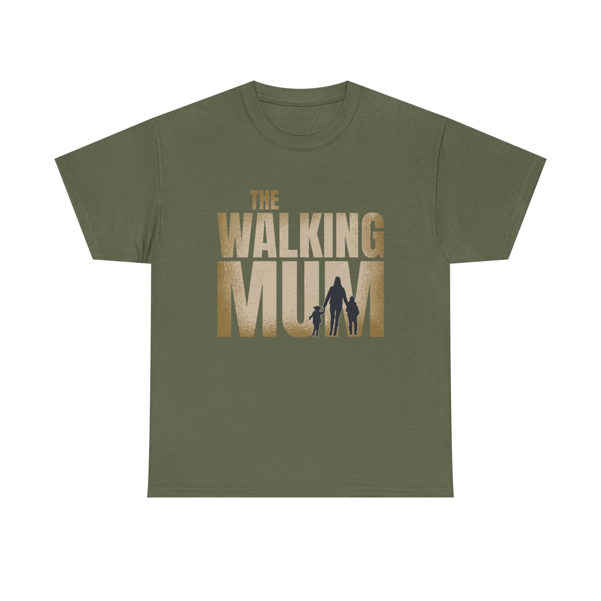 Goldener Schriftzug auf weißem Shirt: Eine Walking Mum kämpft sich stilisiert mit Kind und Hund durch den Familienalltag.