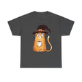 Dunkelgraues Katzen-T-Shirt mit frechem Halloween-Motiv – Grumpy Cat trifft auf Hexenhut und Kaffeebecher. Perfekt für Nerds, Mug-Life-Fans und Leute, die Menschen meiden.