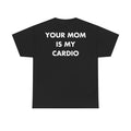 Schwarzes Unisex T-Shirt mit Back-Print und dem englischen Spruch „Your mom is my cardio“
